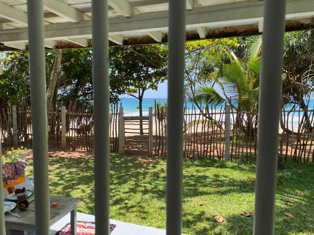Beach House Kalukatiya - Family Villa, Seaview Room, Garden Room Dikwella Luaran gambar